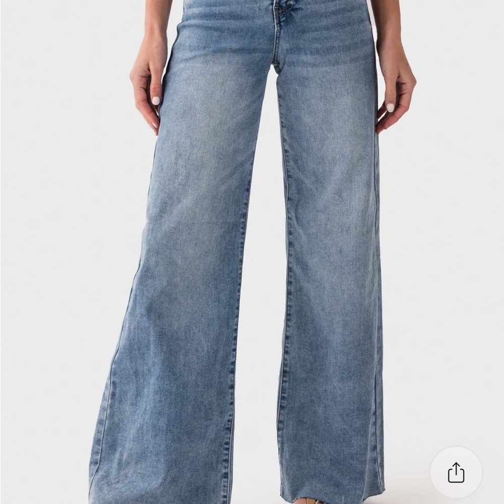 NWT Risen High-Rise, tummy control, Wide Leg Jeans